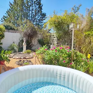 Homestay La Vie Est Belle, Privee Dans, Trets
